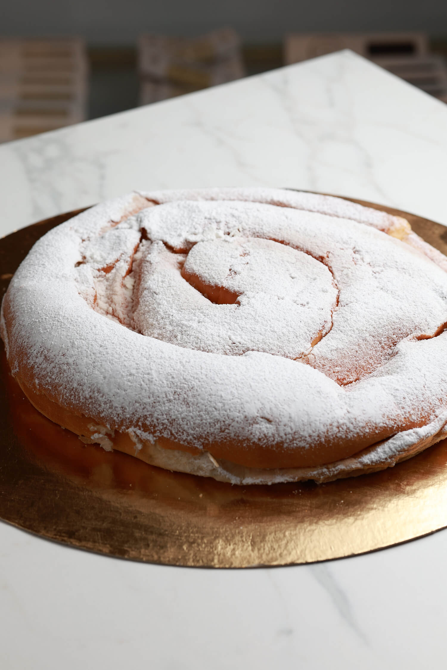 ENSAIMADA GRANDE DE CREMA PASTELERA TOSTADA