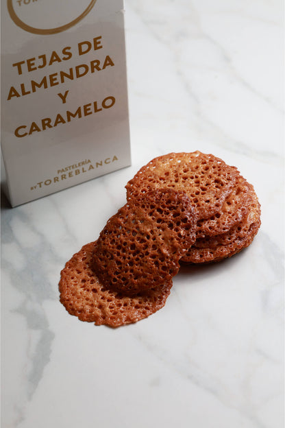 TEJAS DE ALMENDRA Y CARAMELO