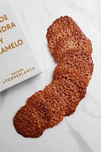 TEJAS DE ALMENDRA Y CARAMELO